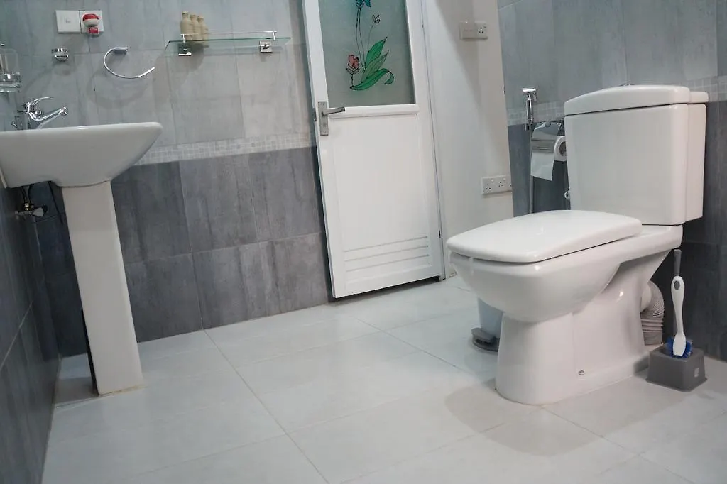 לינה וארוחת בוקר נגומבו Andy'S Villa